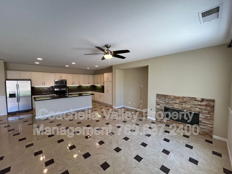 Coachella House: 49126 Pluma Roja Place