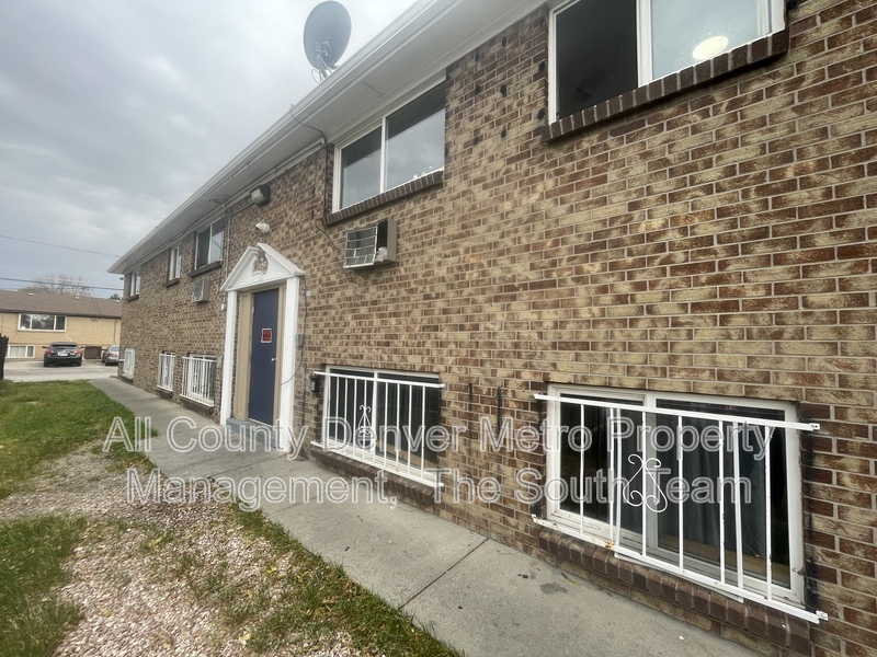 Aurora Condo: 1622 Alton St