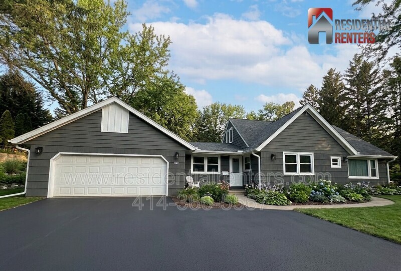 Brookfield House: 2555 N Calhoun Rd