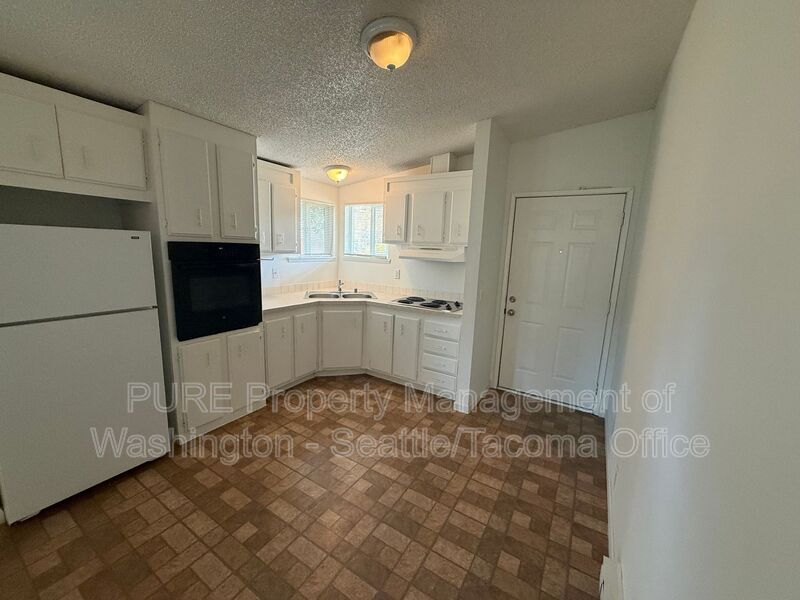 Seattle Condo: 907 SW Holden St
