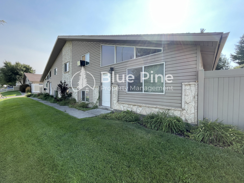 Idaho Falls Condo: 1201 North Skyline Drive