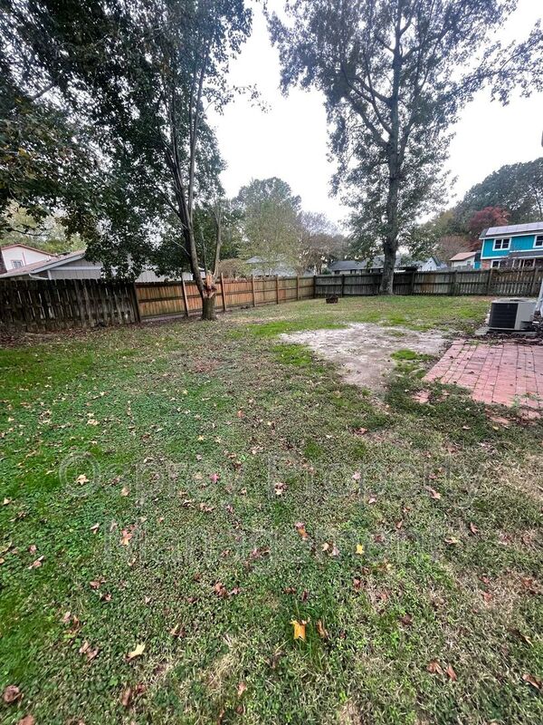 Beautiful 4 bedroom, 2.5 bath home - Photo 32