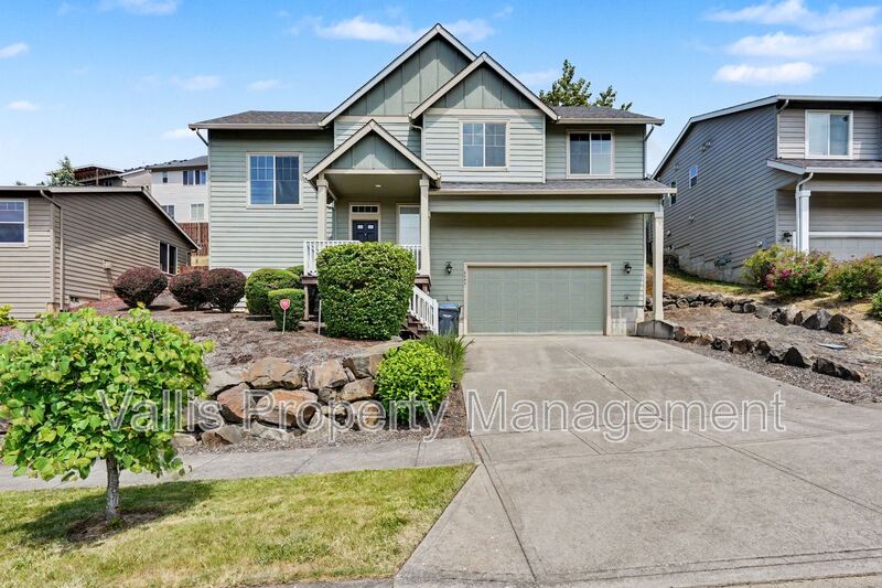 Salem House: 2495 Benjamin Avenue Northwest