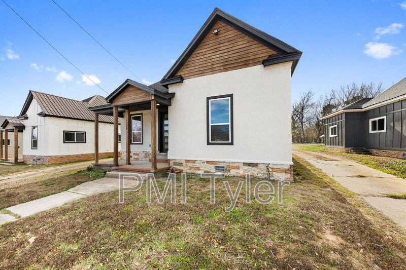 Paris House: 1269 Bonham Street