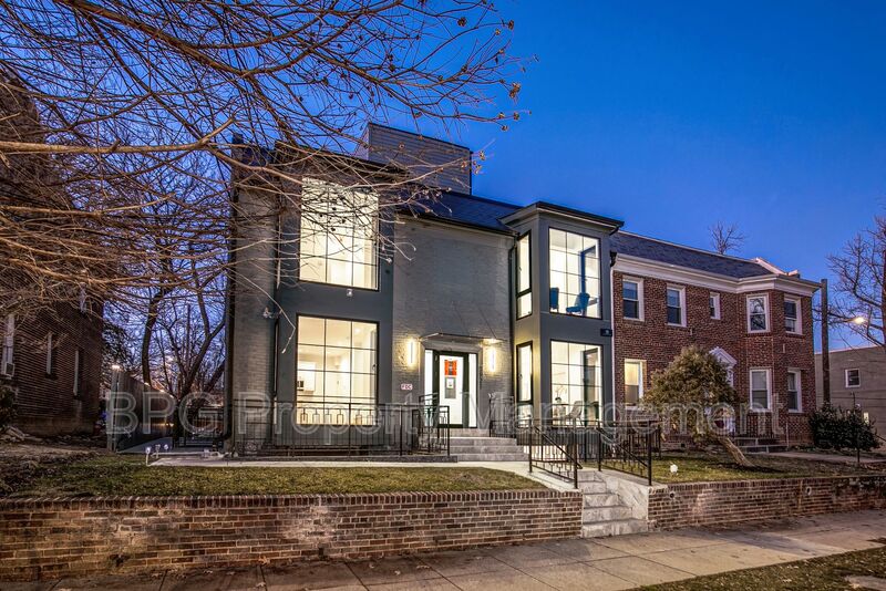 Washington Condo: 3921 W St NW