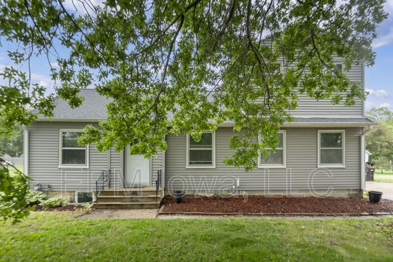 Cedar Falls House: 3310 Rownd Street