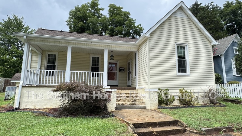 Athens House: 312 Lynn Avenue