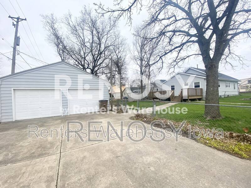 West Des Moines House: 441 2nd St