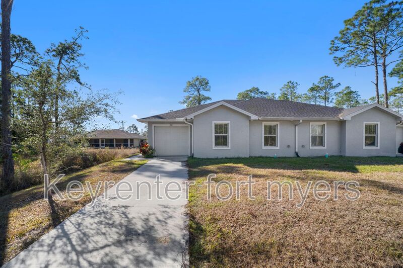 Lehigh Acres House: 341 Reeves St