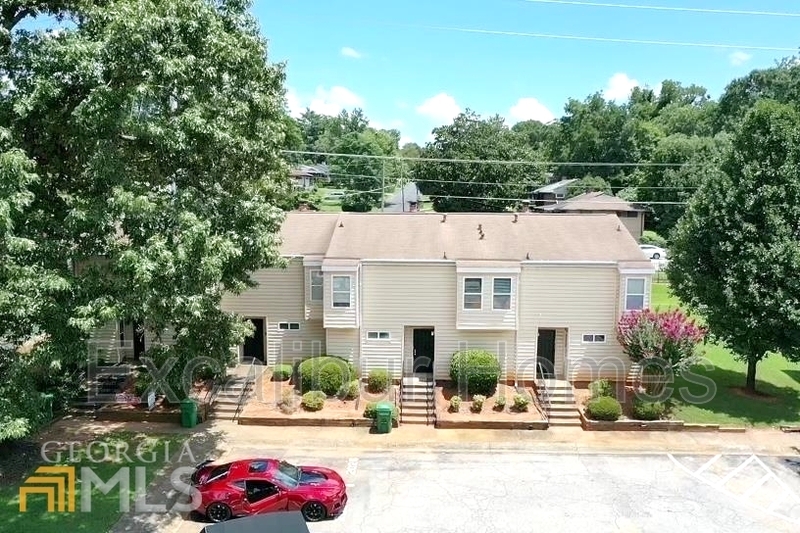 Decatur House: 2016 Oak Park Lane