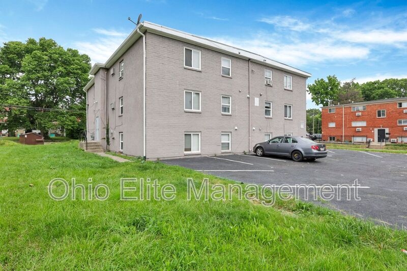 Columbus House: 1581 E Mound St