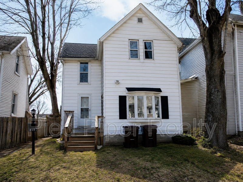 Freeport House: 315 W Douglas St