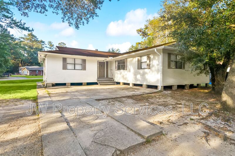 Slidell House: 206 Sunset Dr