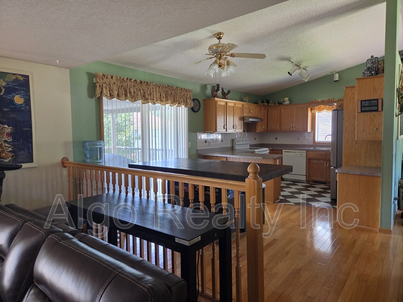 Coon Rapids House: 12450 Raven Street Northwest