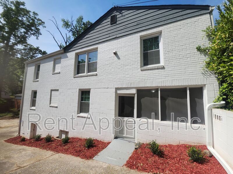 Atlanta House: 5 Burbank Drive