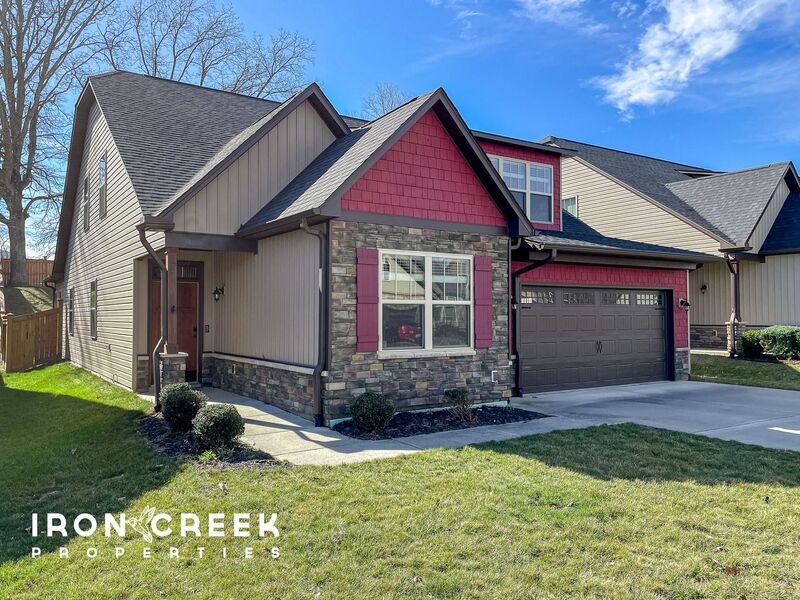 Asheville House: 24 Onteora Oaks Drive