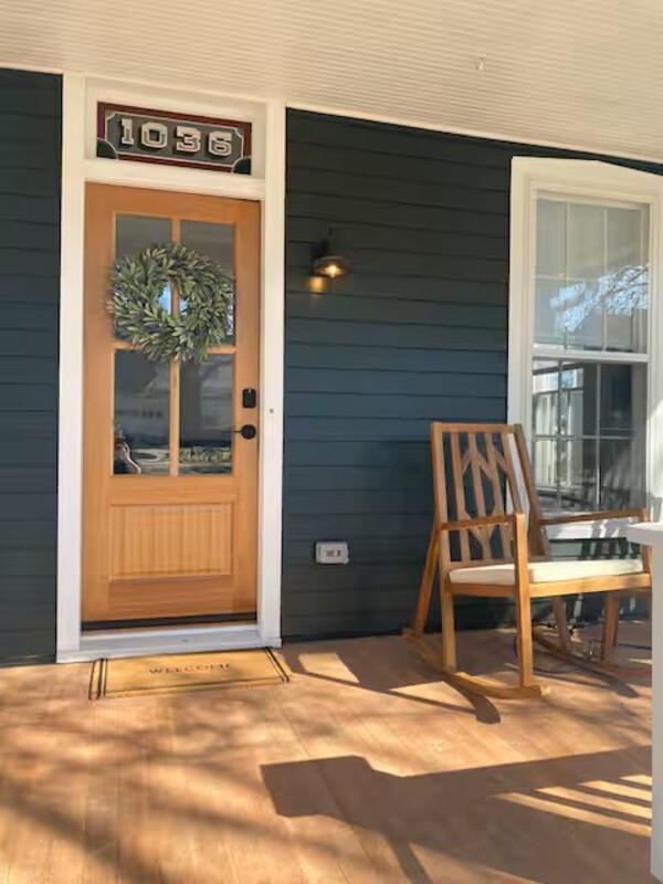 Lawrence House: 1036 Rhode Island Street