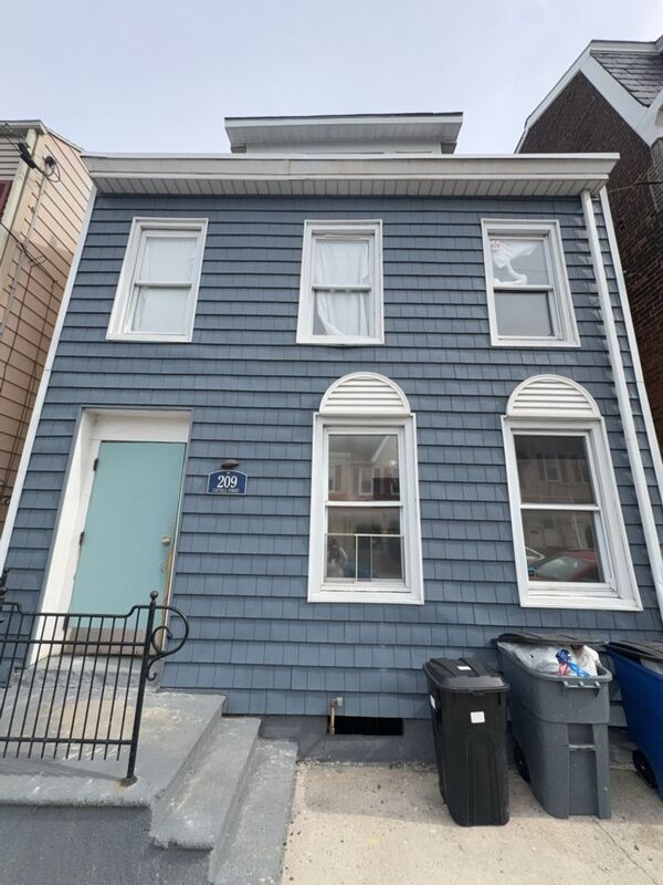 Easton Condo: 209 Cattell St