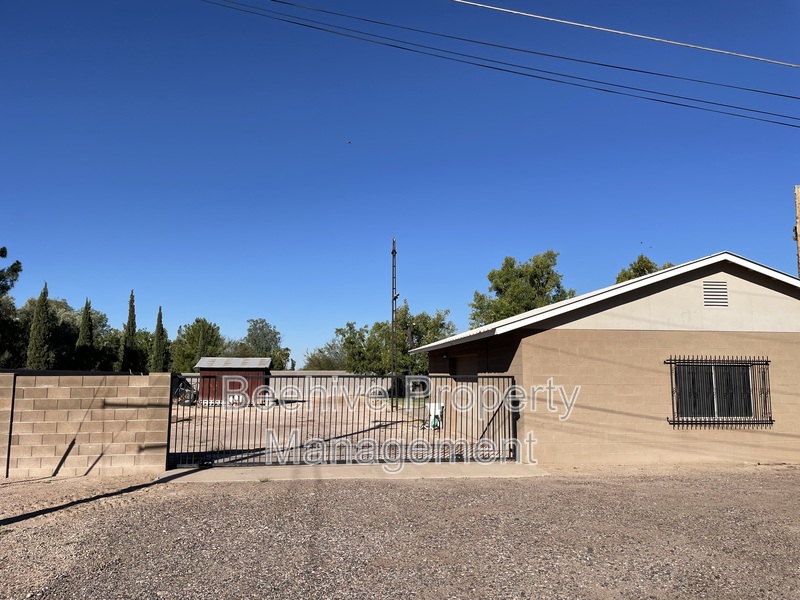 Mesa House: 1420 N Center St