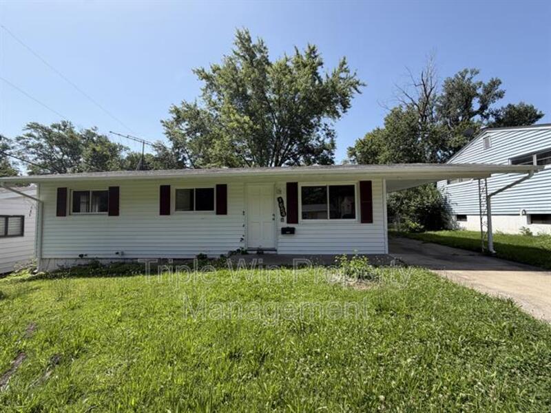 St. Louis House: 1654 Mowbry Ln