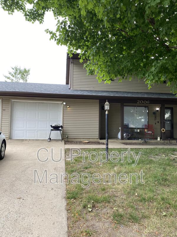 Champaign Condo: 2006 Karen Ct