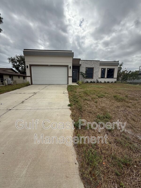 Cape Coral House: 2052 NE 18th Ter