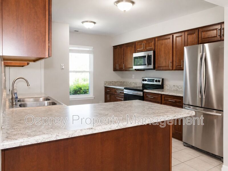 Renovated End-Unit Townhome in Virginia Beach - Photo 4
