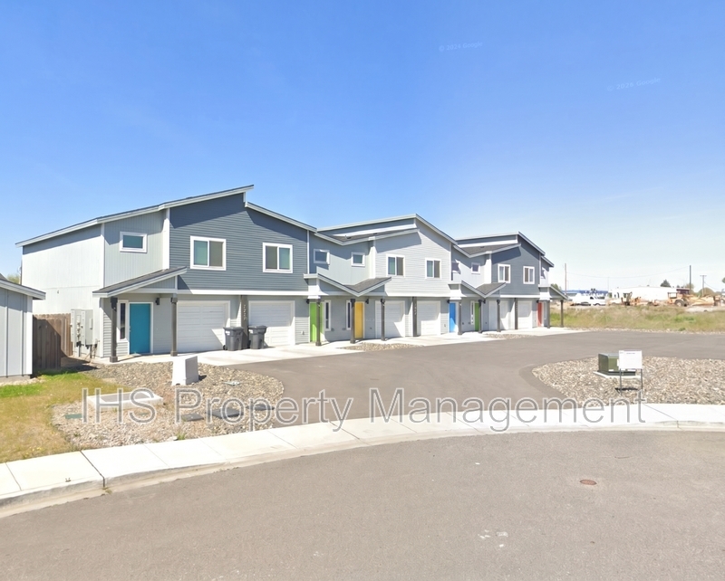 Pasco Townhome: 2405 Ronan St