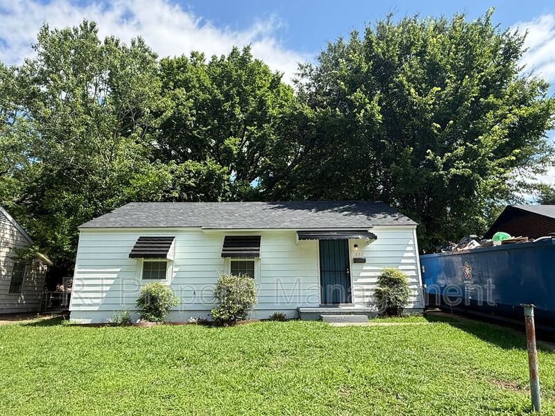 Memphis House: 332 Flynn Rd