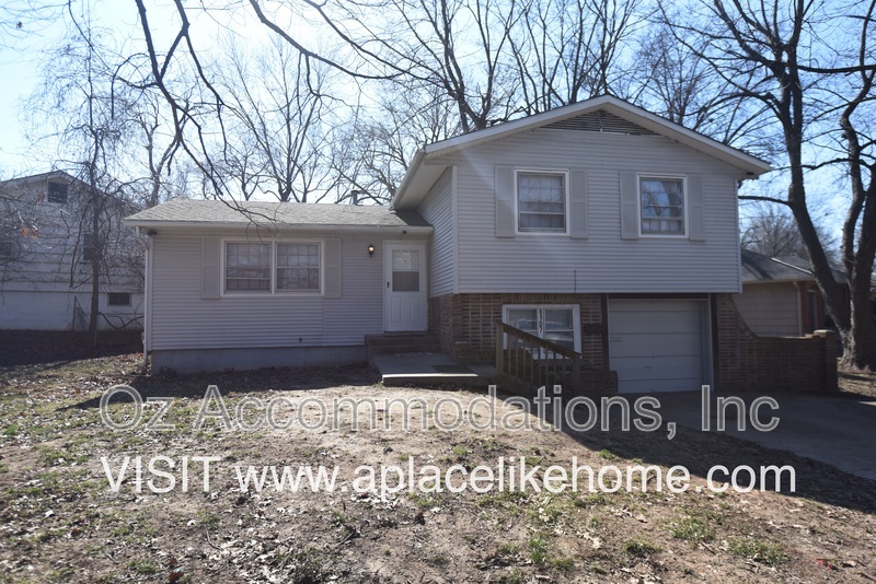 Kansas City House: 8107 E 89th Ter