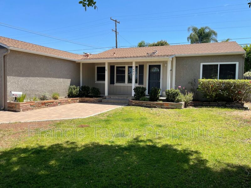 La Mesa House: 7401 Purdue Avenue