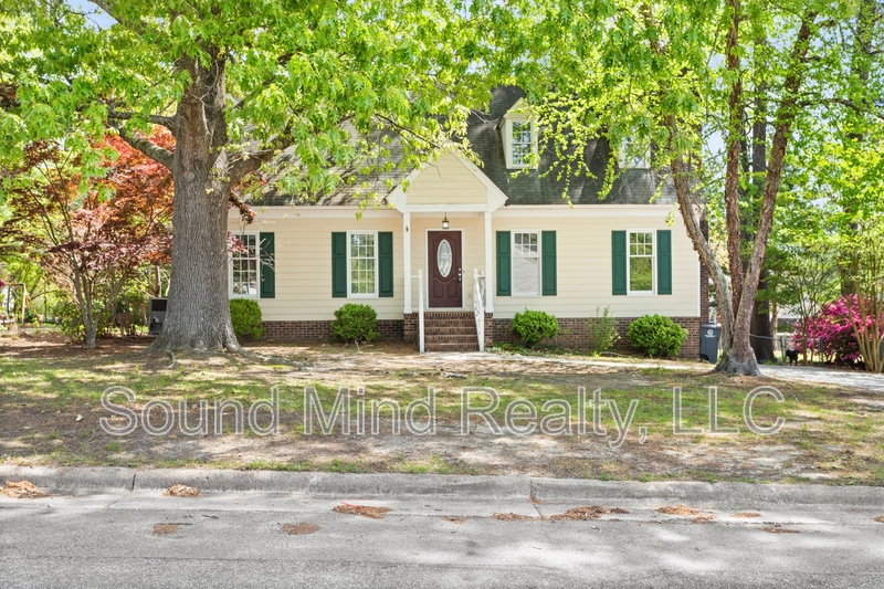 Rocky Mount House: 1617 Burnt Mill Road