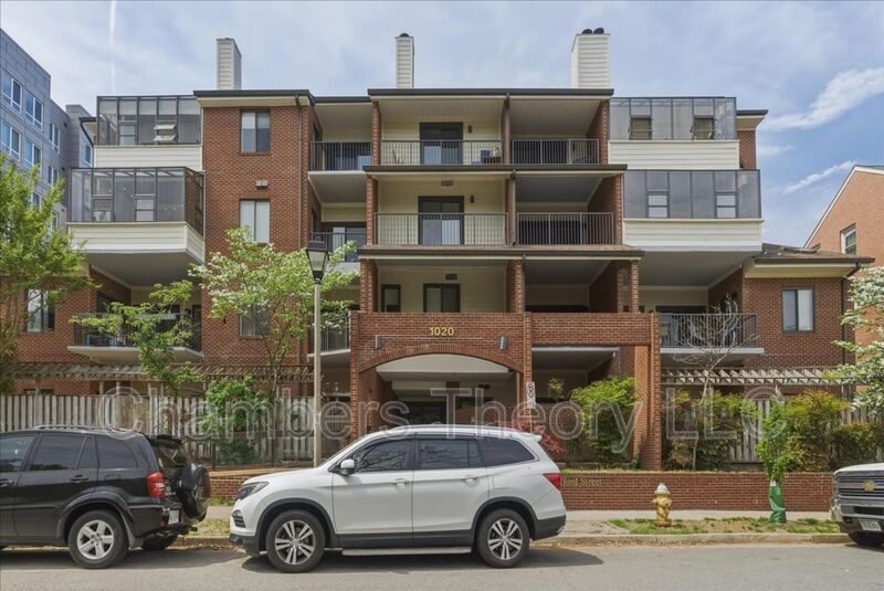 Arlington Condo: 1020 N Stafford St