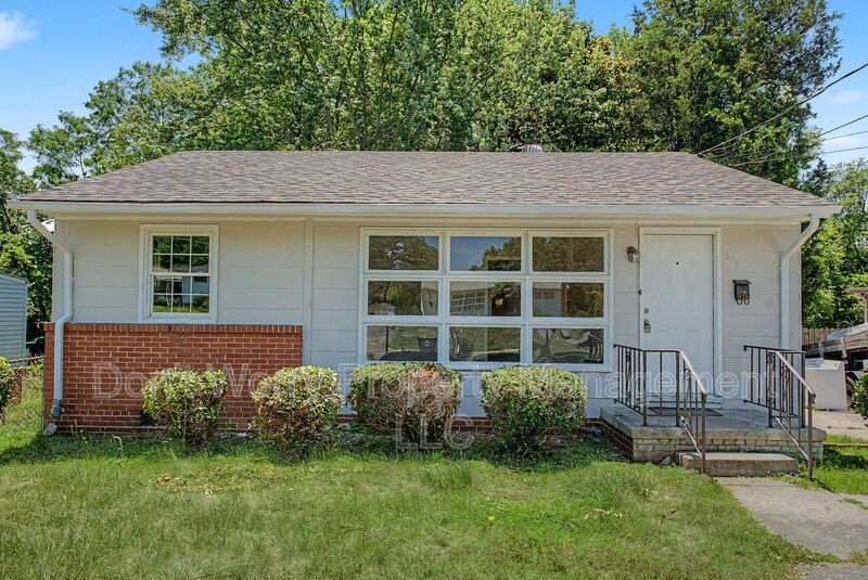 Greensboro House: 928 Stephens St