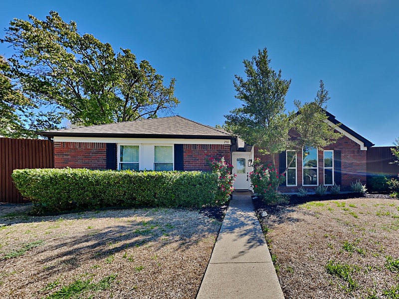 Coppell House: 250 Pinyon Ln