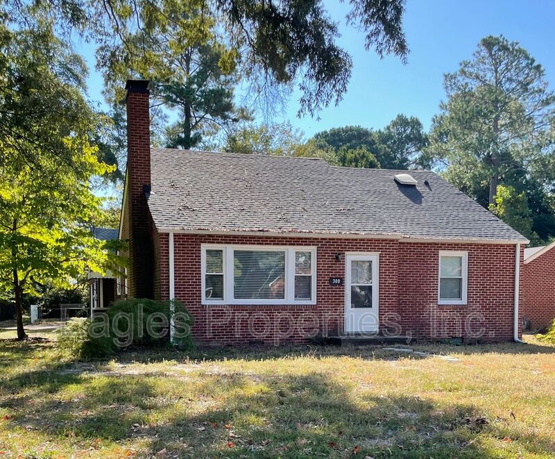 Goldsboro House: 300 S Andrews Ave