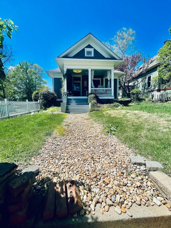 Atlanta House: 487 Boulevard Southeast