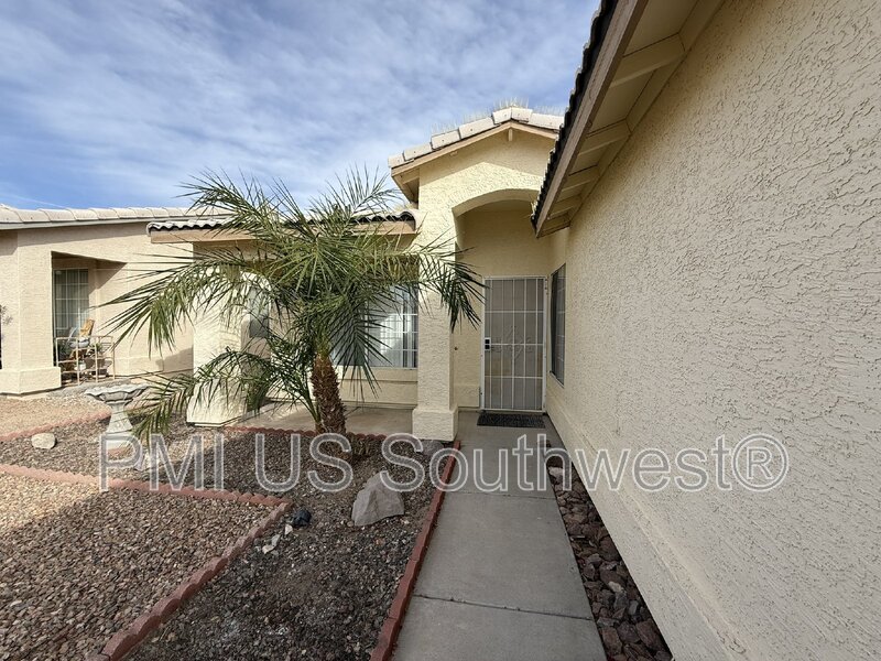 Fort Mohave House: 4408 S Caitlan Ave