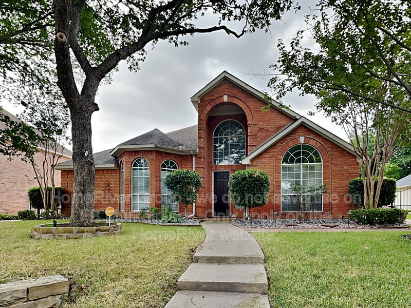 Keller House: 728 Muirfield Rd