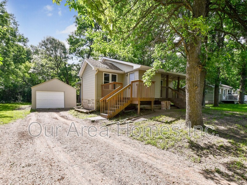 Elk River House: 22167 156th Street NW