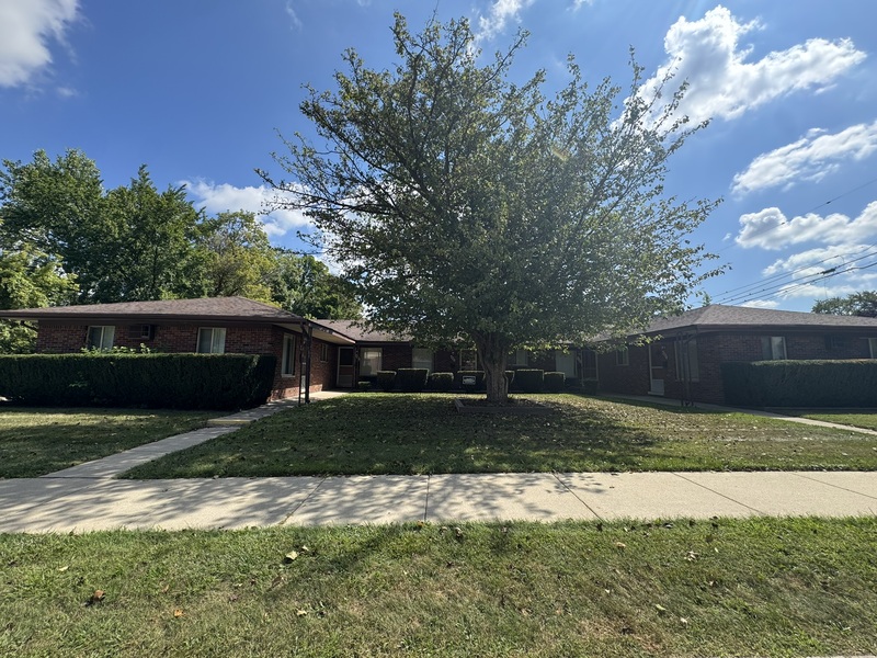 Lincoln Park Condo: 4083 Hazel Avenue