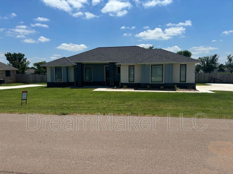 Goldsby House: 932 Flowers Drive