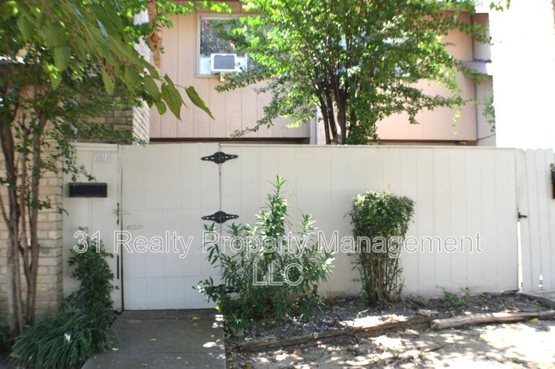 Dallas House: 5616 Harvest Hill Rd