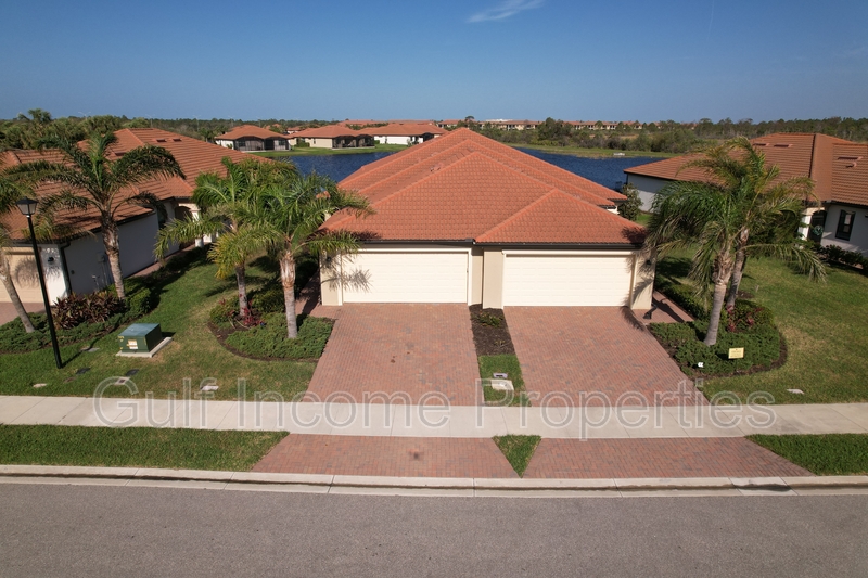 Venice House: 24069 Canterwood Way