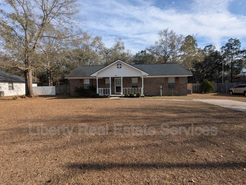 Hinesville House: 49 Fletcher Rd