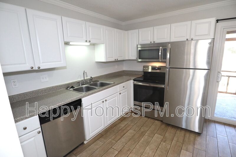 Charleston House: 1721 Boone Hall Dr. Unit J6