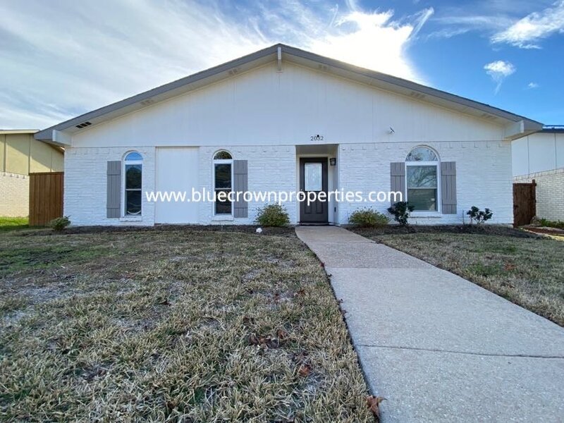 Carrollton House: 2032 Kings Rd