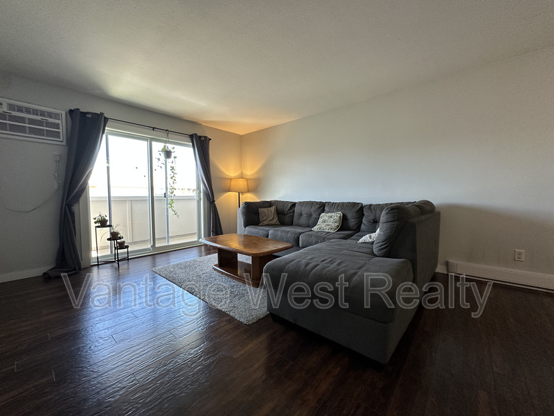 Kelowna Condo: 411-3160 De Montreuil Crt