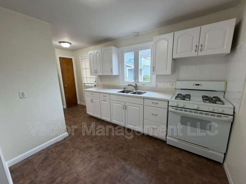Hamden Condo: 1160 Whitney Avenue - G