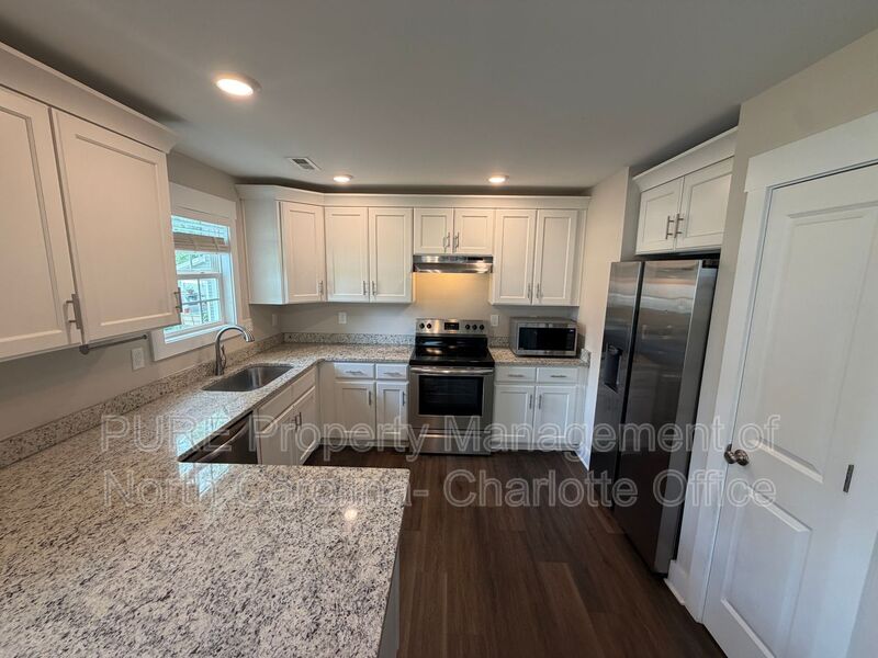 Gastonia House: 1204 W. Airline Ave